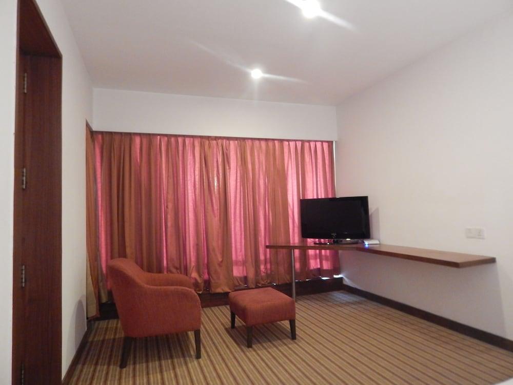 Hotel Parc Estique Pune Exterior photo