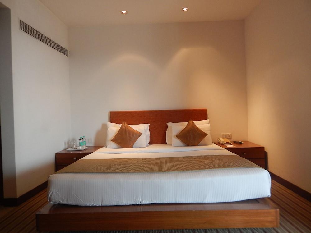 Hotel Parc Estique Pune Exterior photo